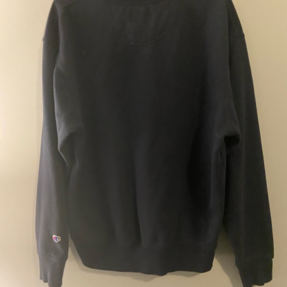 Champion Crewneck Pull-Over - Picture 2 of 3